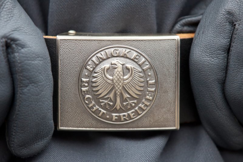 einigkeit und recht und freiheit belt buckle